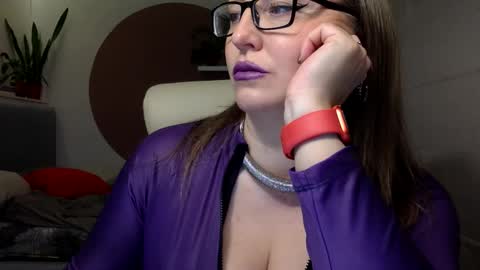 DOM MUMMY online show from November 25, 6:01 am