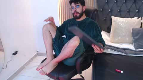 domboy  online show from May 26, 8:59 pm