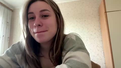 Mia online show from April 13, 8:18 am