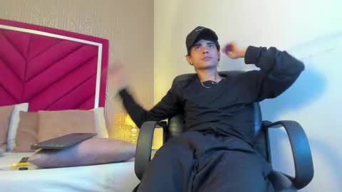 Dominic foox online show from March 4, 9:34 pm