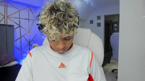 Dominick  online show from February 3, 11:47 pm