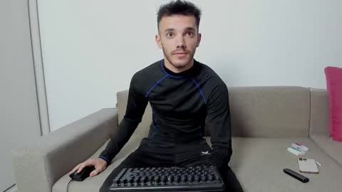 Snapshot of dominicvalente chatting on October 19, 7:40 pm dominicvalente online show from October 19, 7:40 pm