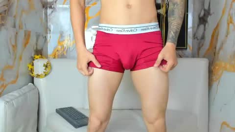 dominyck_ online show from August 5, 5:04 am