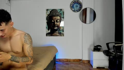 dominyck_ online show from July 8, 7:34 am