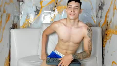 dominyck_ online show from August 1, 4:58 am