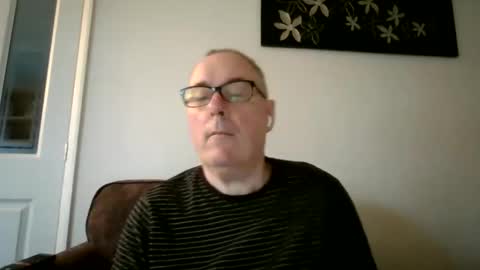 Snapshot of domjolly08 chatting on October 18, 3:38 pm David uk online show from October 18, 3:38 pm