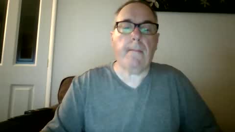 Snapshot of domjolly08 chatting on September 12, 9:28 pm David uk online show from September 12, 9:28 pm