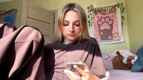 Lily online show from July 20, 10:39 am