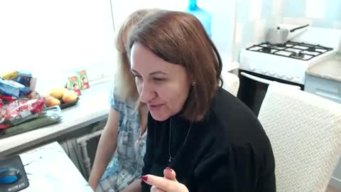 DonnaMagdalena online show from November 11, 8:27 am