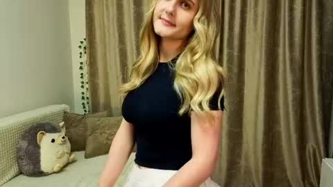 Sarah online show from June 20, 9:21 pm