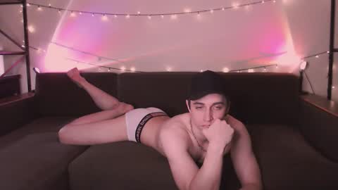 EliotKenny online show from October 16, 8:07 pm