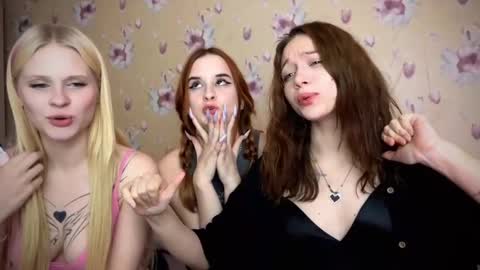 Nicole online show from December 12, 6:53 pm