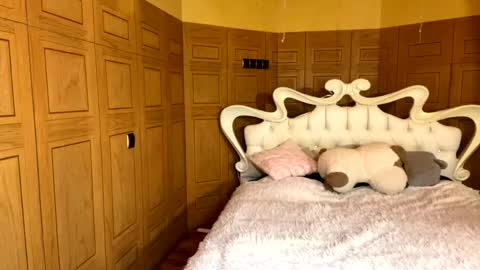 Anika online show from April 21, 1:42 am