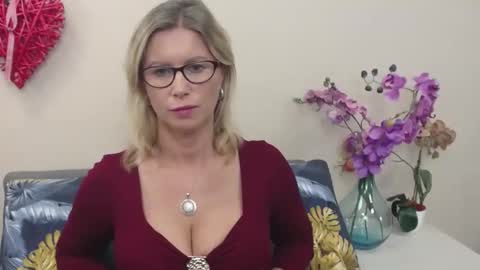Snapshot of doreenkiss chatting on October 10, 7:47 am DoreenSexy online show from October 10, 7:47 am