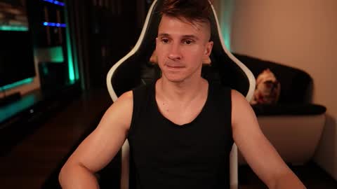 Dorian Reyes online show from September 18, 12:03 am