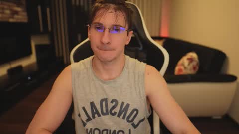 Dorian Reyes online show from February 6, 1:42 am