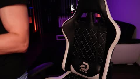 Dorian Reyes online show from October 13, 10:01 pm