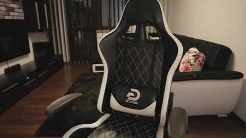 Dorian Reyes online show from April 5, 1:35 am