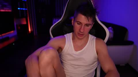 Dorian Reyes online show from October 12, 1:20 am