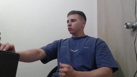 Snapshot of draco_boy2000 chatting on October 22, 11:06 pm draco_boy2000 online show from October 22, 11:06 pm