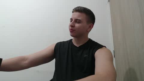 draco_boy2000 online show from April 23, 11:17 pm