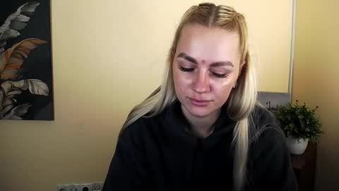 dream_dolly_ online show from October 17, 1:37 pm