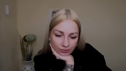 dream_dolly_ online show from September 27, 2:59 pm