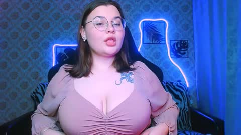 dreamforyoue2 online show from December 3, 6:08 pm