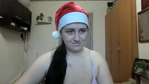 dreamiebelle online show from December 19, 7:04 am