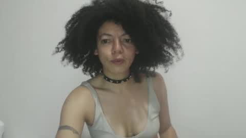 DreamyLatina online show from March 27, 1:44 am