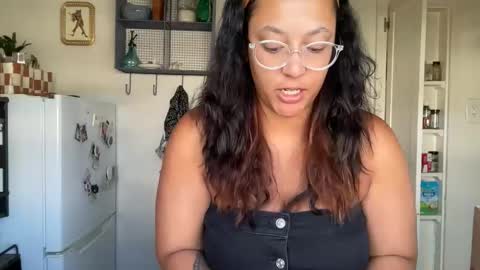 RIRI OR DREAMY online show from April 14, 6:55 pm