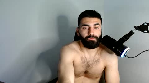 drewwho_ online show from April 22, 8:05 pm