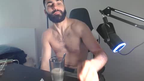 drewwho_ online show from April 18, 10:32 pm