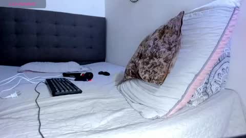 Dulce Maria online show from April 21, 12:03 am