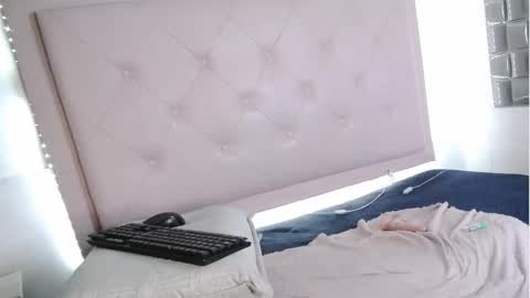 dulce__lovee online show from October 21, 12:05 am