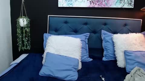 C E L E S T E  online show from February 9, 10:54 pm