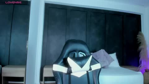 D U L C E online show from April 18, 2:46 am