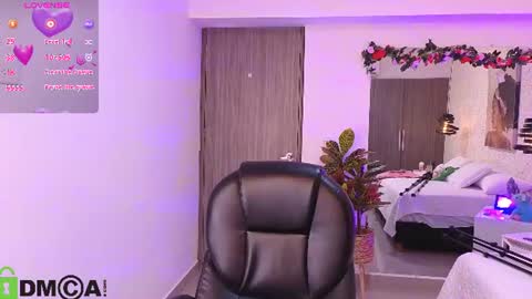 dulce_isabel_ online show from June 29, 3:47 am