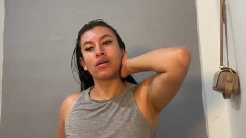 dulceizzy online show from April 6, 12:30 am