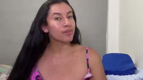 dulceizzy online show from April 8, 12:13 am