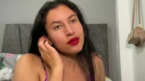 dulceizzy online show from April 23, 1:13 am