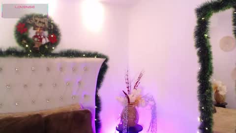 Dulcey online show from December 18, 5:58 am