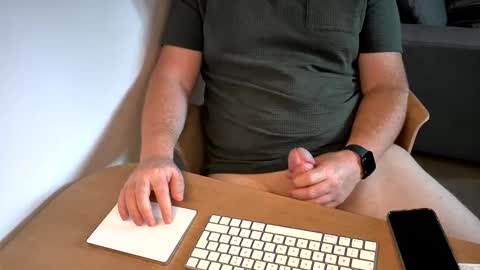 FloFrenchCurv288 online show from June 1, 2:07 pm