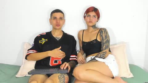 Nicolle y Julian online show from May 21, 1:45 am