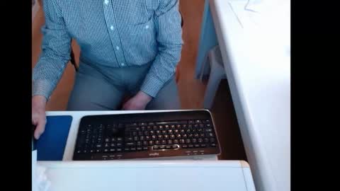 dutchpornking2 online show from March 12, 8:18 am