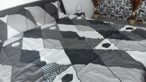 Dyanne online show from February 27, 3:37 pm