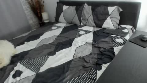 Dyanne online show from February 22, 5:37 pm