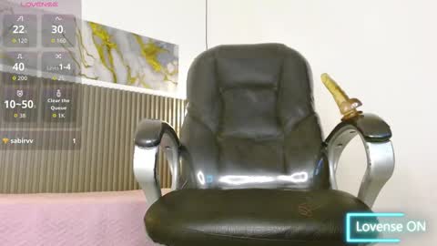 dyla_n18_ online show from November 19, 11:58 pm