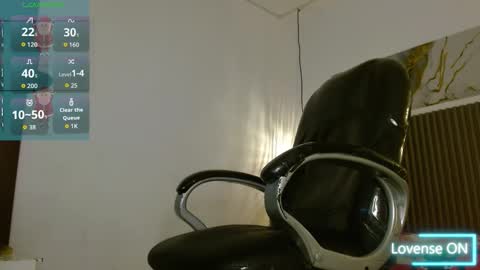 dyla_n18_ online show from December 18, 8:15 pm