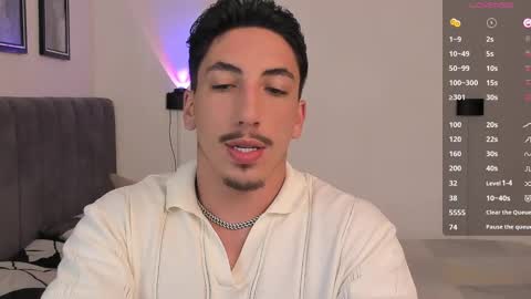 Bryan model independient online show from February 22, 7:03 pm